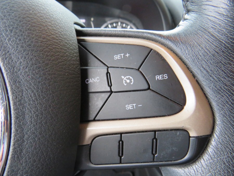 2015 Jeep Renegade 4WD 4dr Latitude photo