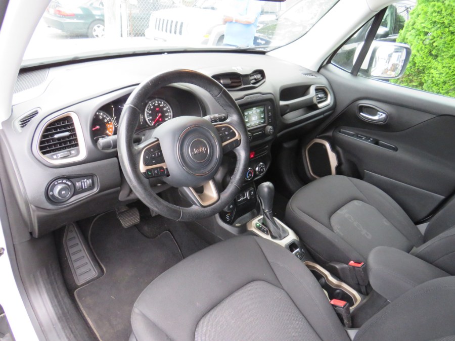 2015 Jeep Renegade 4WD 4dr Latitude photo