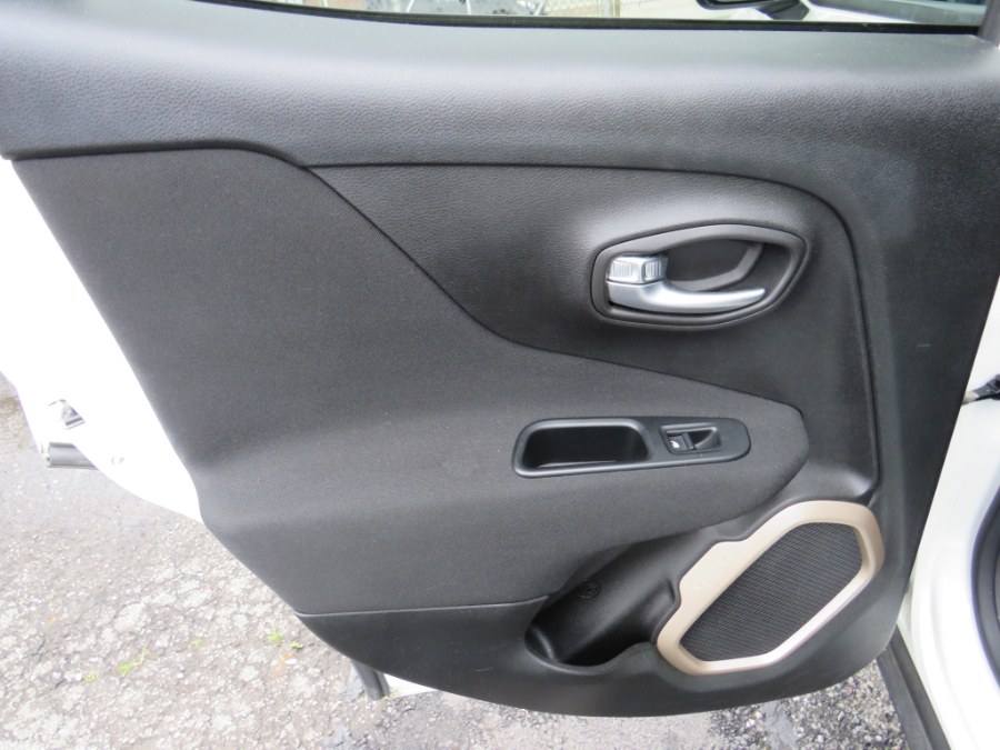 2015 Jeep Renegade 4WD 4dr Latitude photo