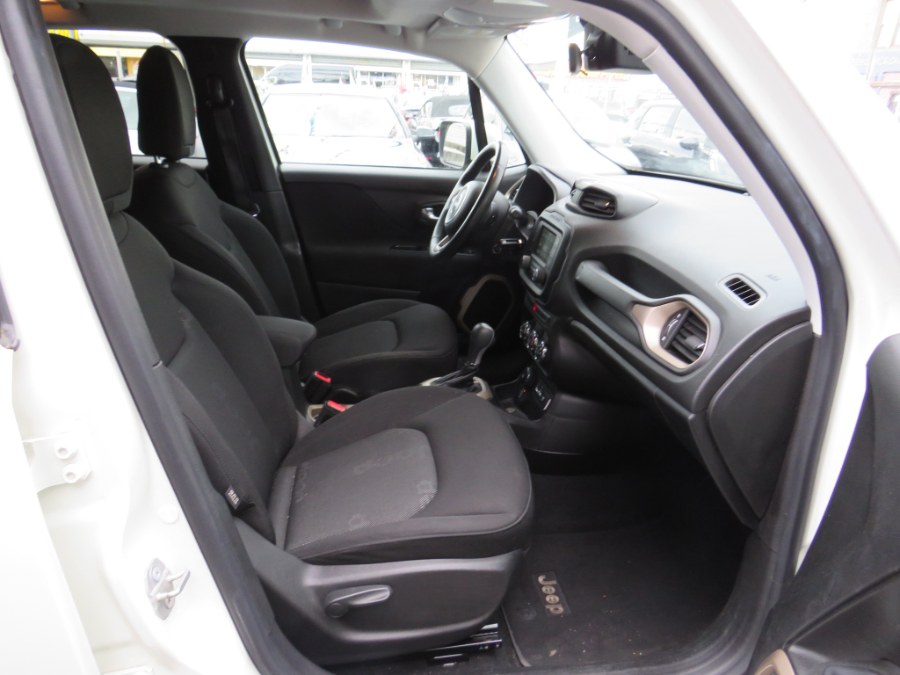 2015 Jeep Renegade 4WD 4dr Latitude photo