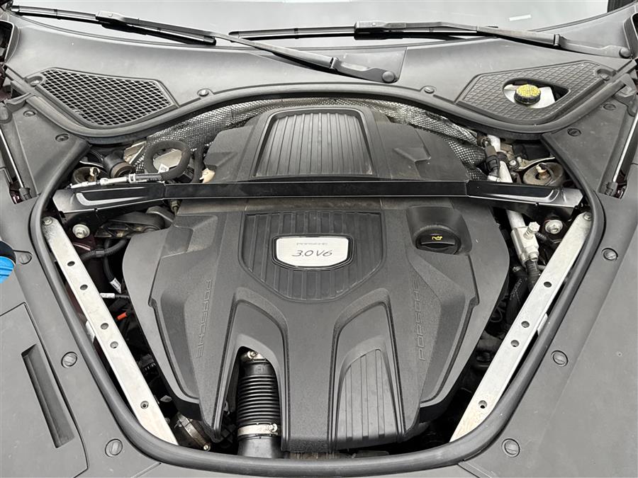 2018 Porsche Panamera 4 AWD photo