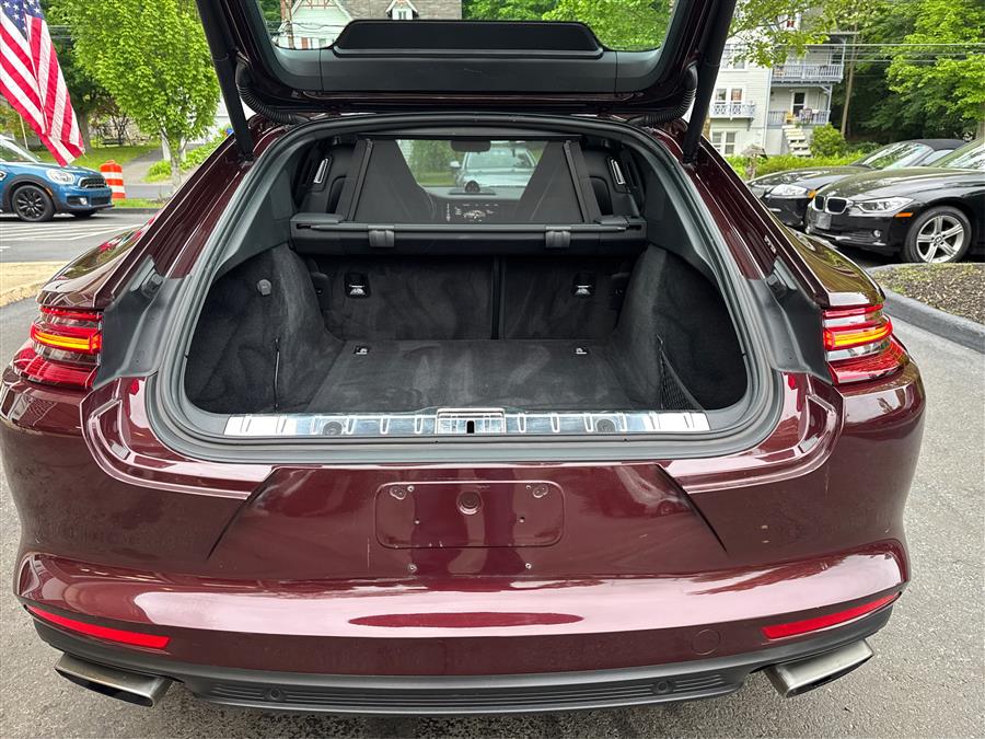 2018 Porsche Panamera 4 AWD photo