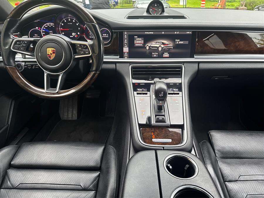 2018 Porsche Panamera 4 AWD photo