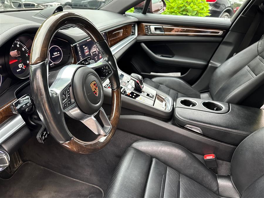 2018 Porsche Panamera 4 AWD photo