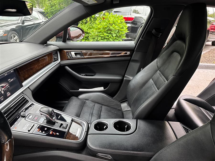 2018 Porsche Panamera 4 AWD photo