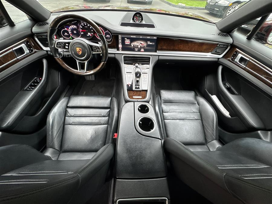 2018 Porsche Panamera 4 AWD photo