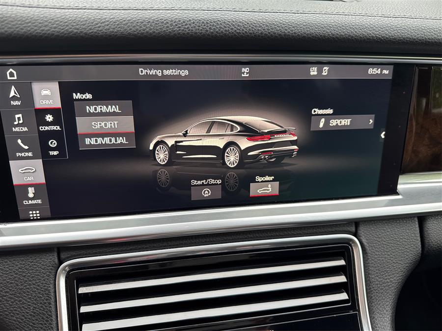 2018 Porsche Panamera 4 AWD photo