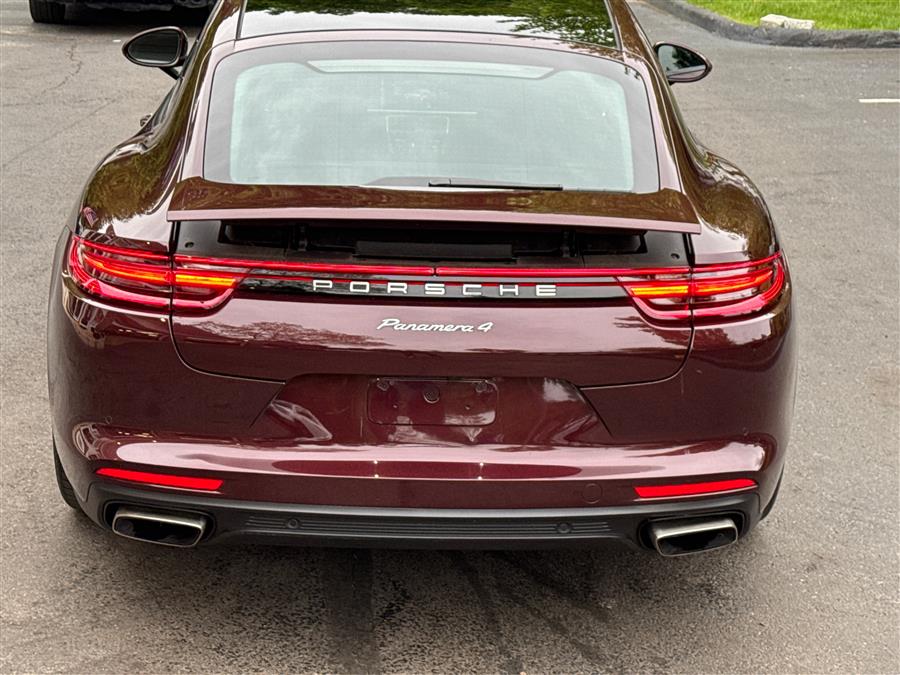 2018 Porsche Panamera 4 AWD photo