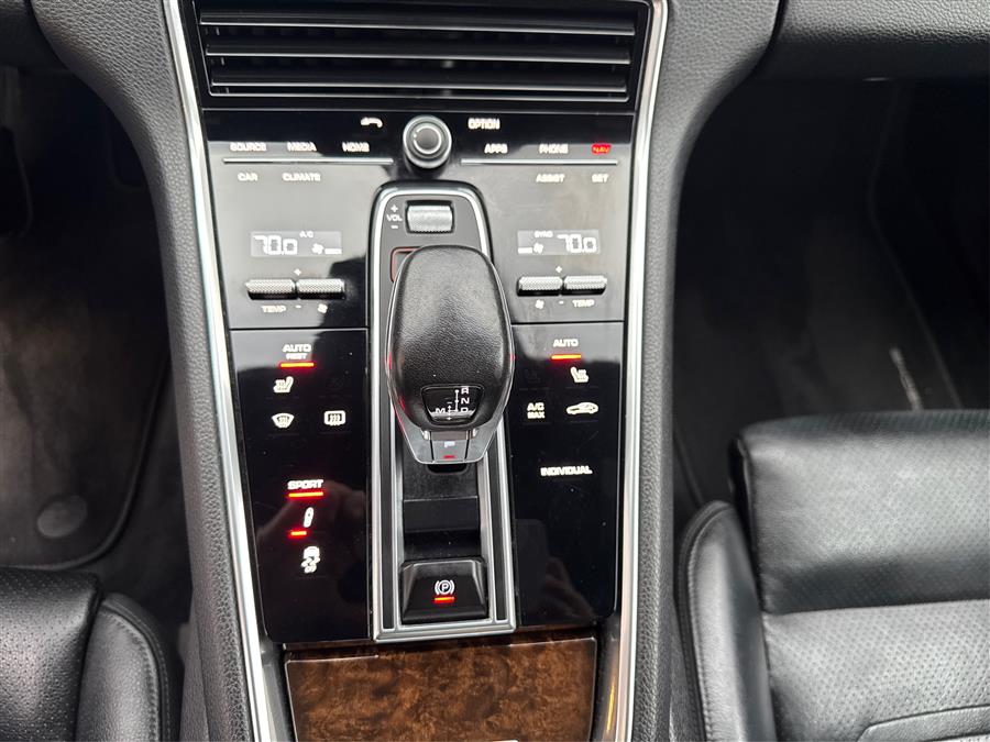 2018 Porsche Panamera 4 AWD photo