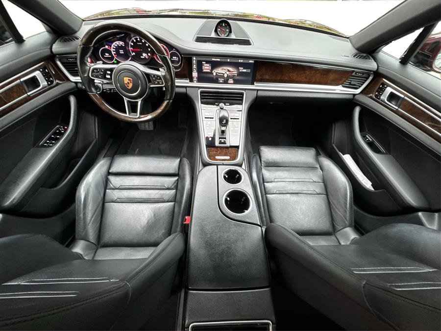 2018 Porsche Panamera 4 AWD photo