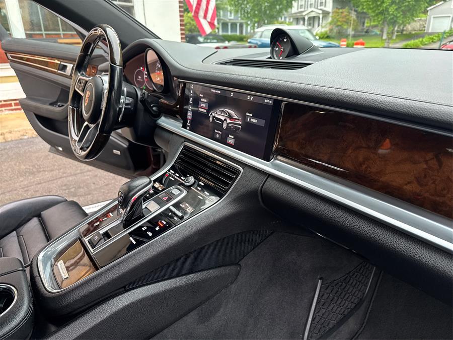 2018 Porsche Panamera 4 AWD photo