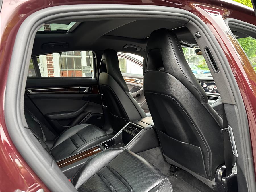 2018 Porsche Panamera 4 AWD photo