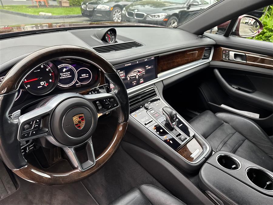 2018 Porsche Panamera 4 AWD photo