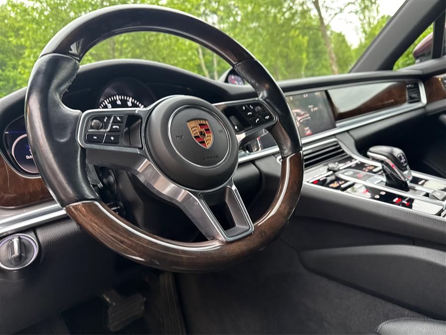 2018 Porsche Panamera 4 AWD photo