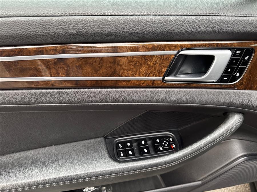 2018 Porsche Panamera 4 AWD photo