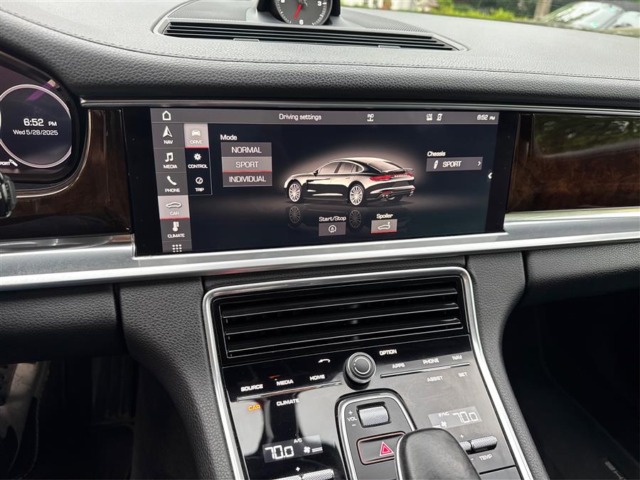 2018 Porsche Panamera 4 AWD photo