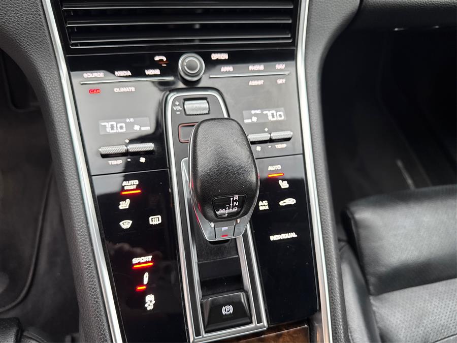 2018 Porsche Panamera 4 AWD photo