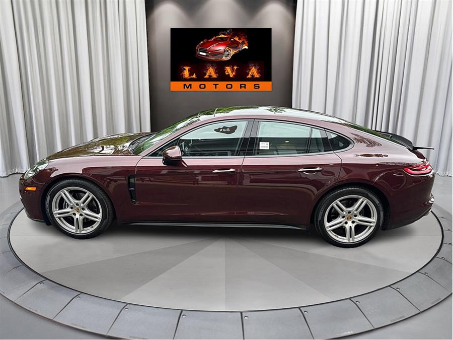 2018 Porsche Panamera 4 AWD photo