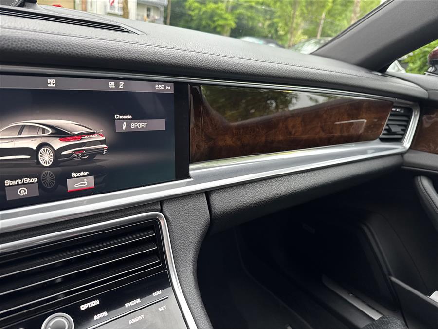 2018 Porsche Panamera 4 AWD photo