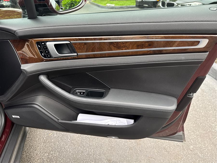 2018 Porsche Panamera 4 AWD photo