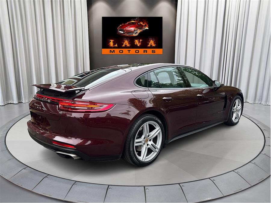 2018 Porsche Panamera 4 AWD photo