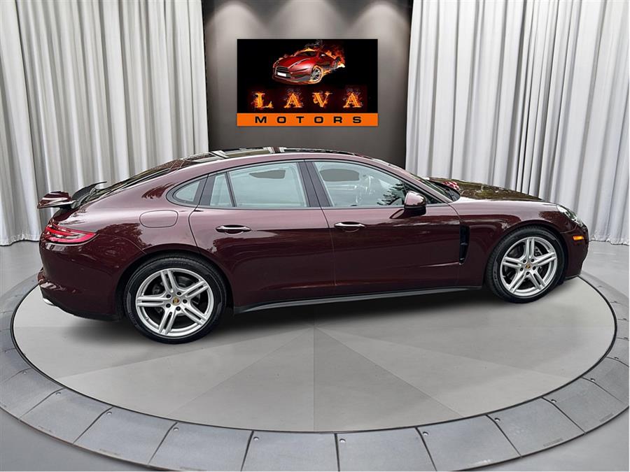 2018 Porsche Panamera 4 AWD photo