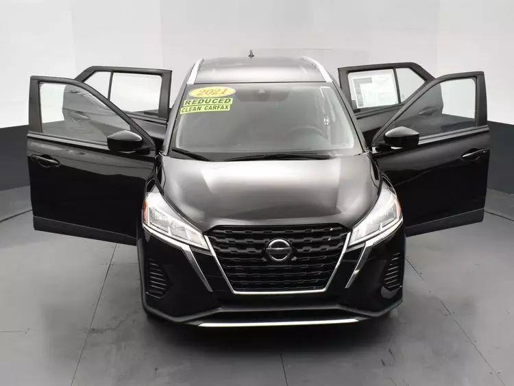 2021 Nissan Kicks SV Sport Utility 4D photo