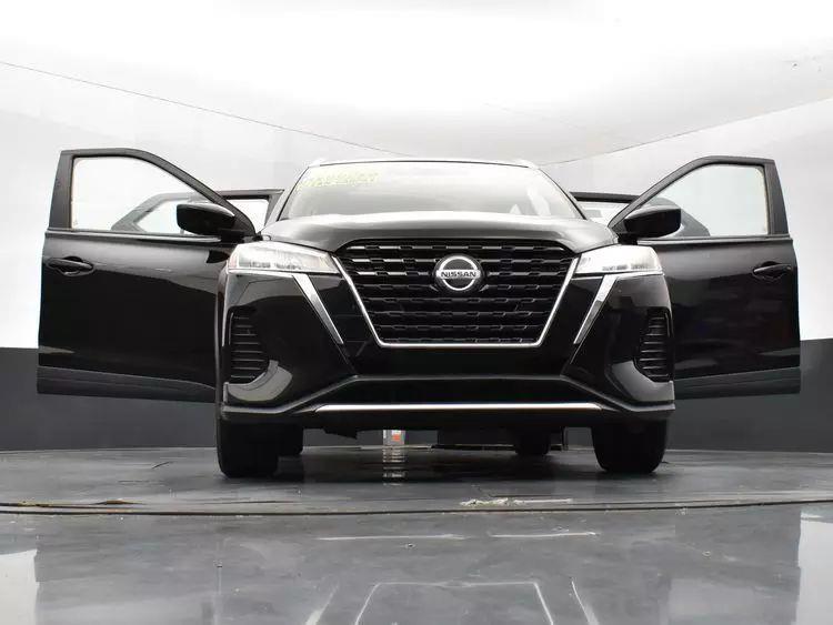2021 Nissan Kicks SV Sport Utility 4D photo