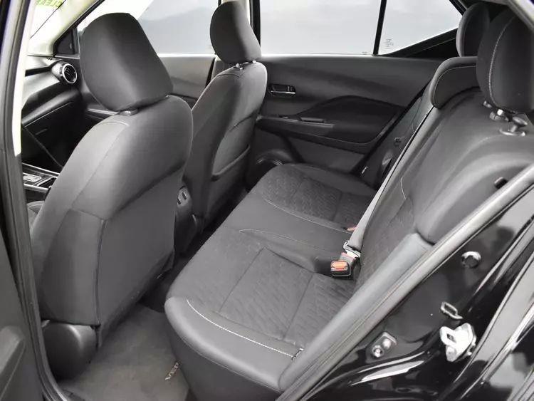 2021 Nissan Kicks SV Sport Utility 4D photo