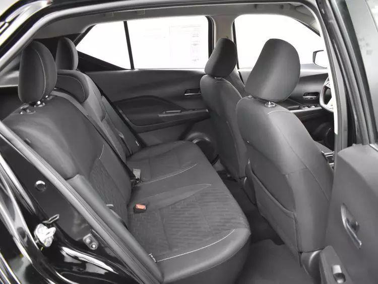 2021 Nissan Kicks SV Sport Utility 4D photo