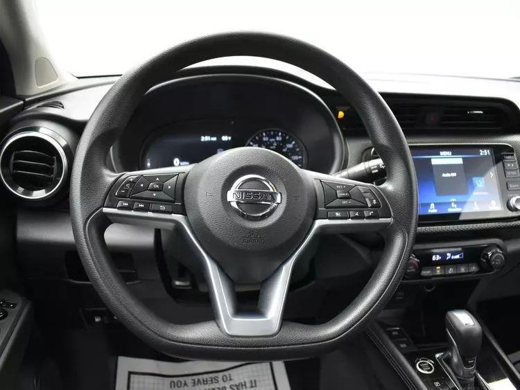 2021 Nissan Kicks SV Sport Utility 4D photo
