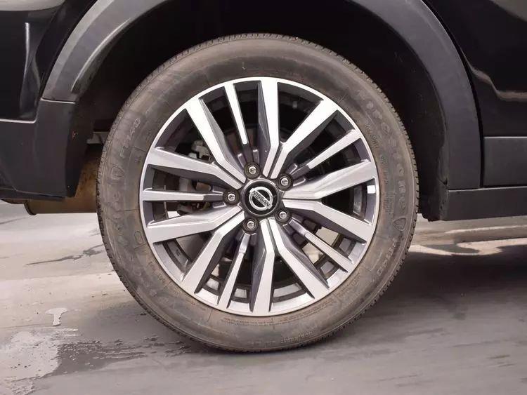 2021 Nissan Kicks SV Sport Utility 4D photo