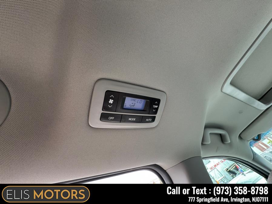 2017 Toyota Sienna Limited AWD 7-Passenger (Natl) photo