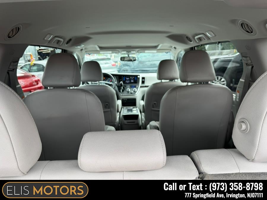 2017 Toyota Sienna Limited AWD 7-Passenger (Natl) photo