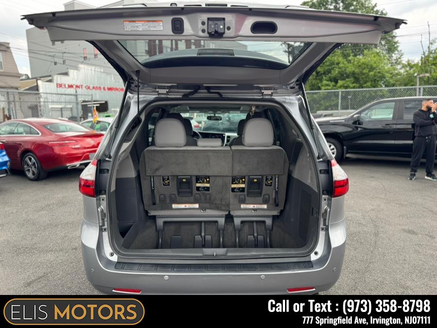 2017 Toyota Sienna Limited AWD 7-Passenger (Natl) photo