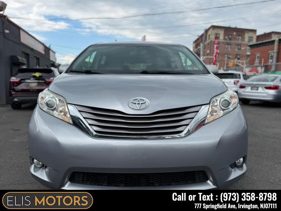 2017 Toyota Sienna Limited AWD 7-Passenger (Natl) photo