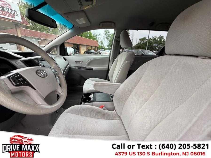 2014 Toyota Sienna LE 7-Passenger Auto Access Sea photo