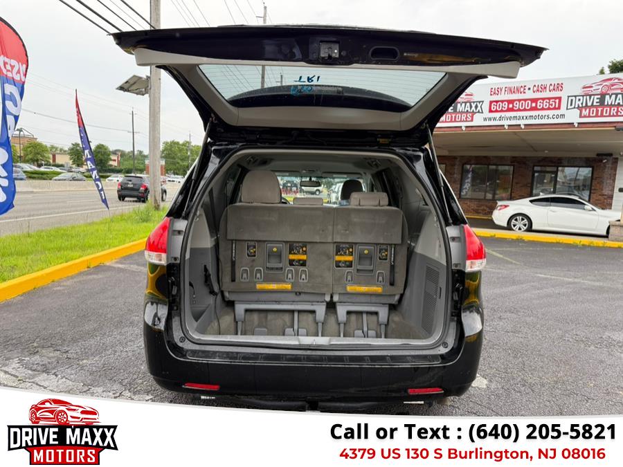2014 Toyota Sienna LE 7-Passenger Auto Access Sea photo