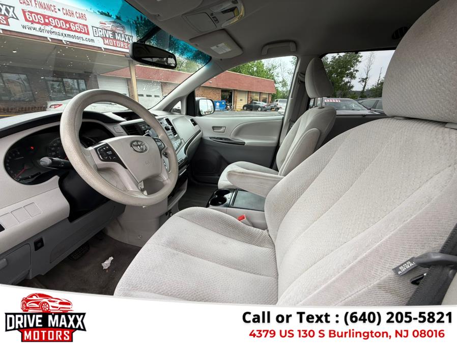 2014 Toyota Sienna LE 7-Passenger Auto Access Sea photo