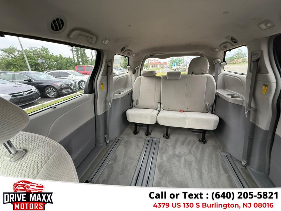 2014 Toyota Sienna LE 7-Passenger Auto Access Sea photo