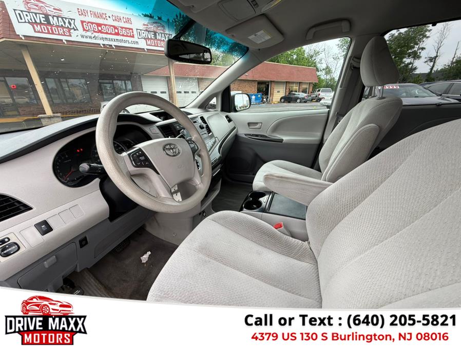 2014 Toyota Sienna LE 7-Passenger Auto Access Sea photo