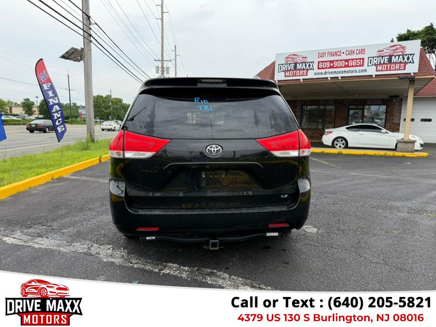 2014 Toyota Sienna LE 7-Passenger Auto Access Sea photo