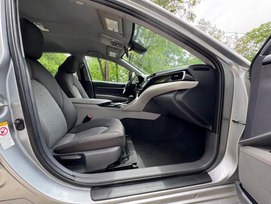 2019 Toyota Camry LE Auto (Natl) photo