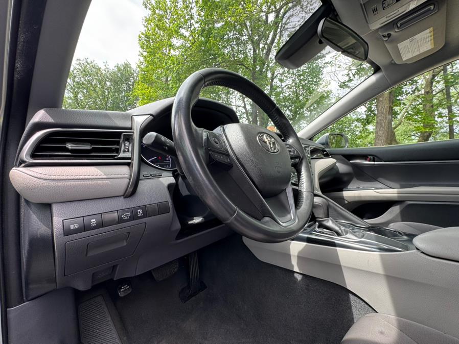 2019 Toyota Camry LE Auto (Natl) photo