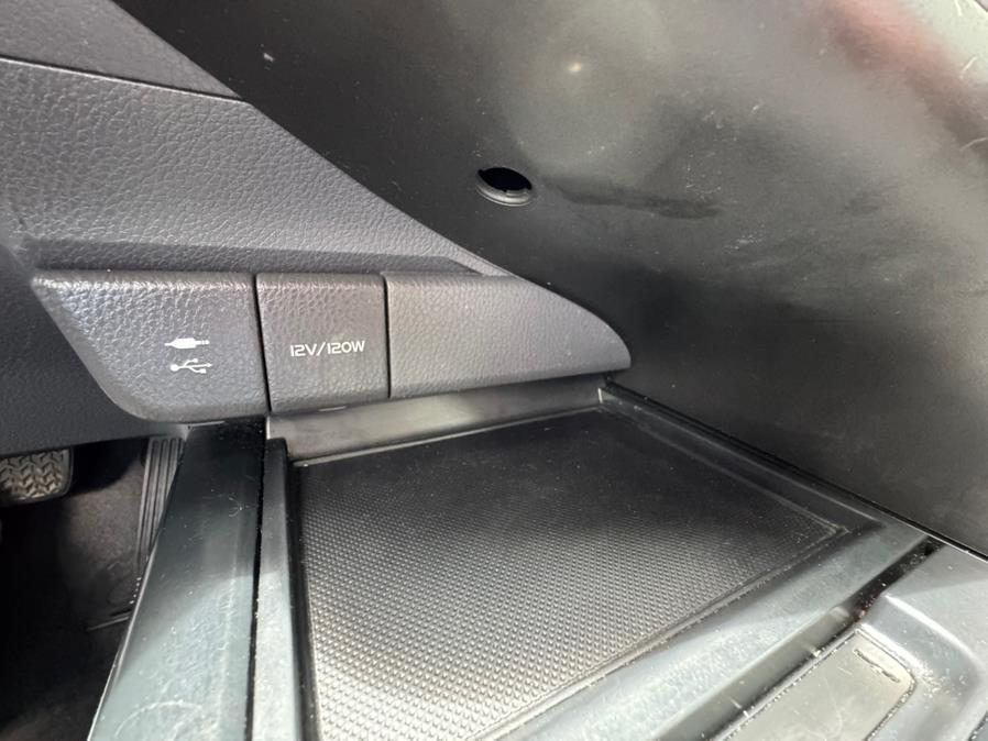 2019 Toyota Camry LE Auto (Natl) photo