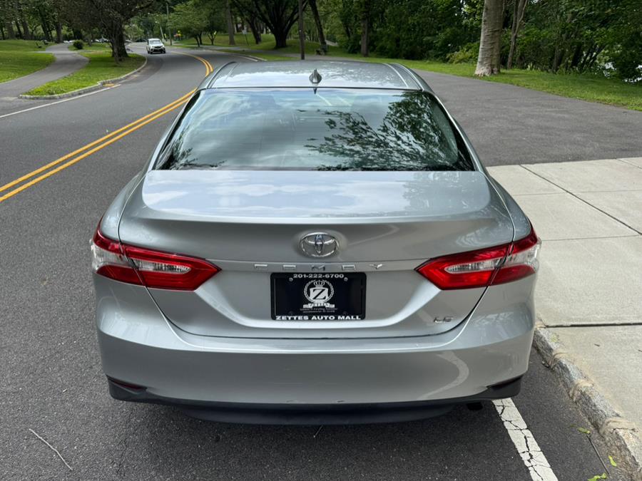 2019 Toyota Camry LE Auto (Natl) photo