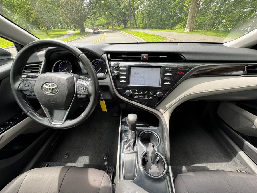 2019 Toyota Camry LE Auto (Natl) photo