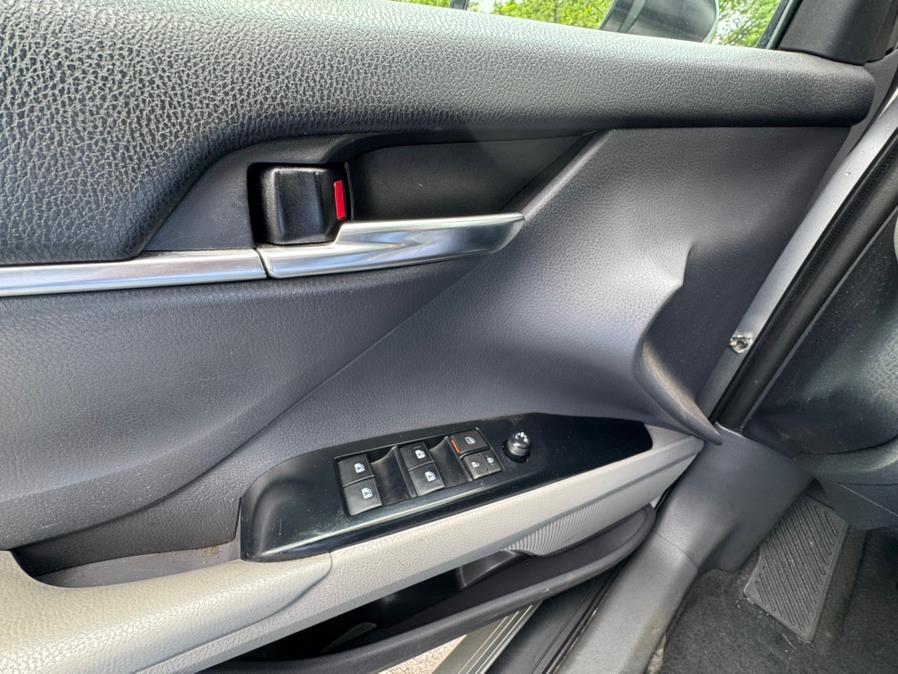 2019 Toyota Camry LE Auto (Natl) photo