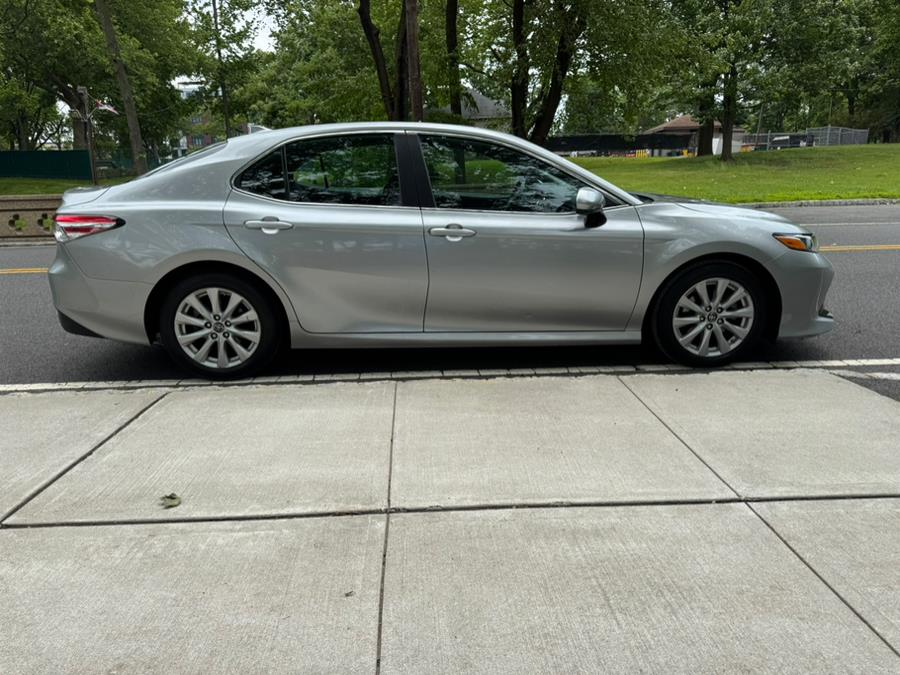2019 Toyota Camry LE Auto (Natl) photo