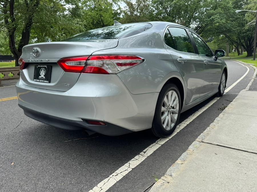 2019 Toyota Camry LE Auto (Natl) photo